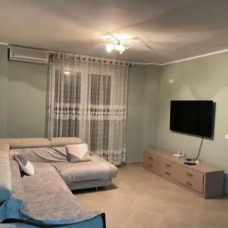 Lägenhet Sleeps 4 With Balconies And Sea Views