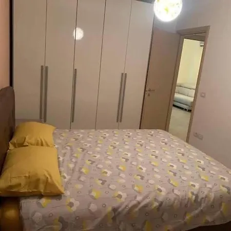 Sleeps 4 With Balconies And Sea Views * Durrës