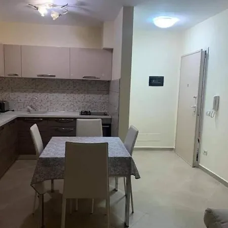 Lägenhet Sleeps 4 With Balconies And Sea Views *